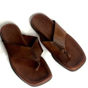 TO BOOT NEW YORK MENS 10.5 BOWN LEATHER SANDAL